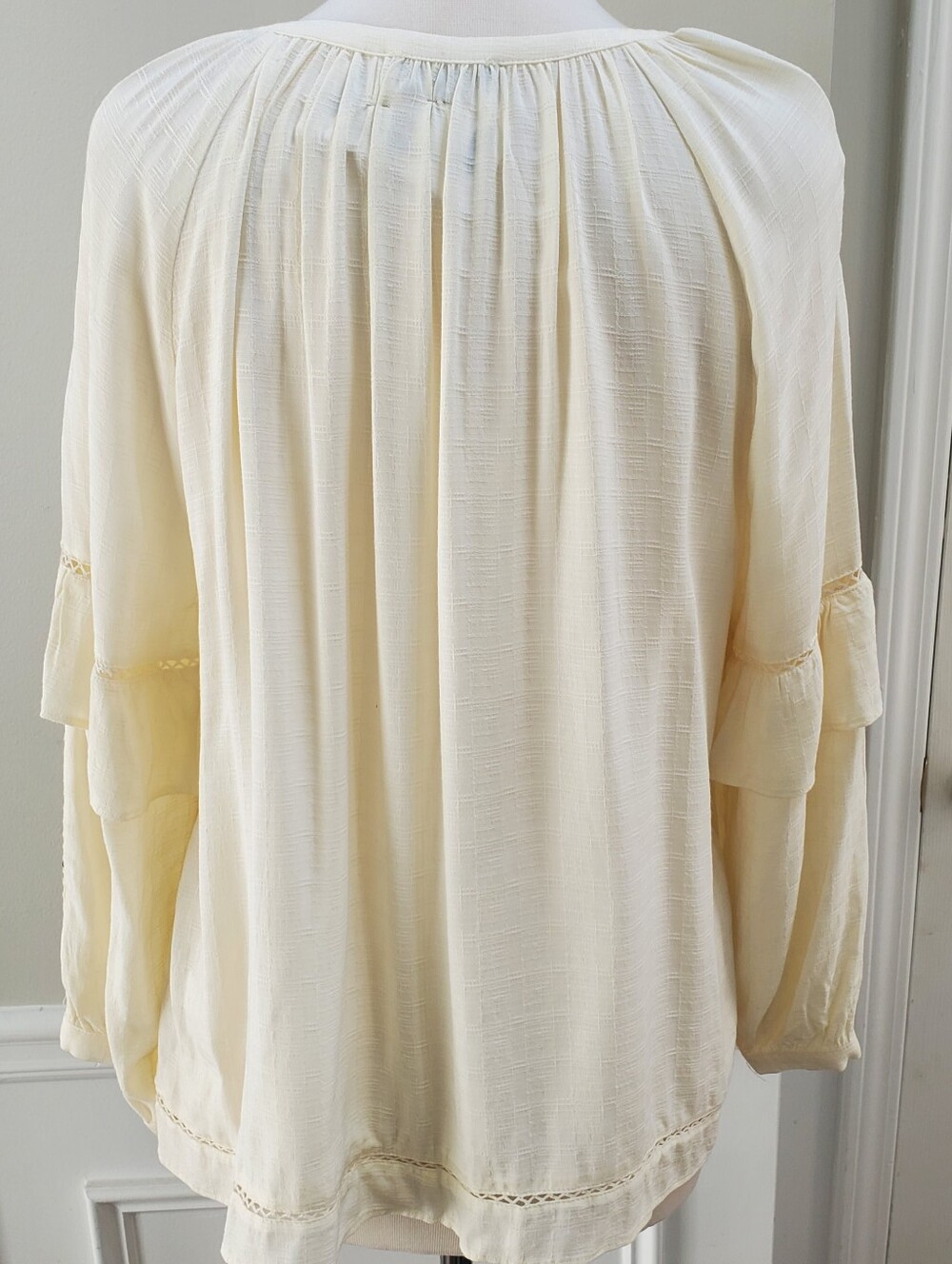 1. STATE SPLIT NECK TASSEL PEASANT BLOUSE - Picture 5 of 9